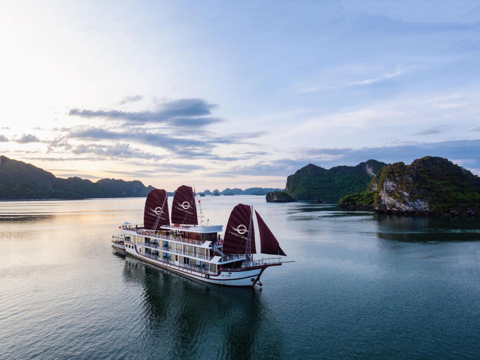 Отель V'Spirit Cruise Халонг Экстерьер фото